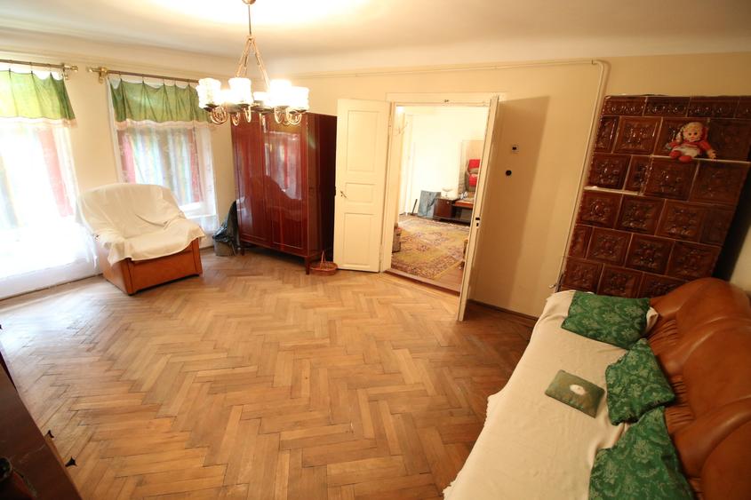 Casă cu 3 camere cu Canalizare în Central