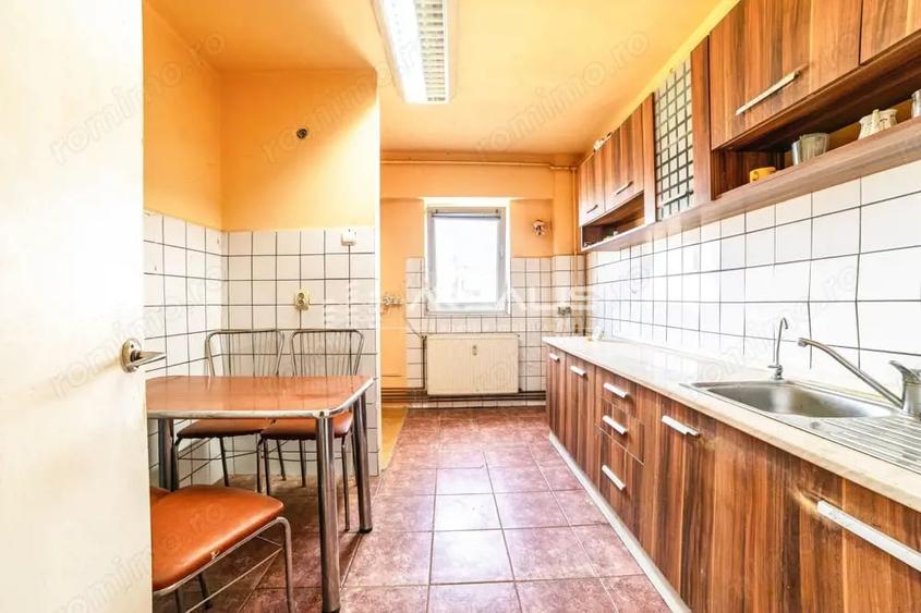Apartament cu 3 camere decomandat în Băncilor