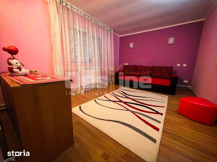 Casă cu 5 camere decomandat cu Teren 7200 Mp în Probota