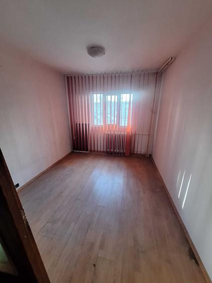 Apartament cu 3 camere decomandat în Inel II