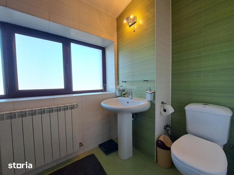 Casă cu 8 camere cu Teren 2500 Mp în Crevedia