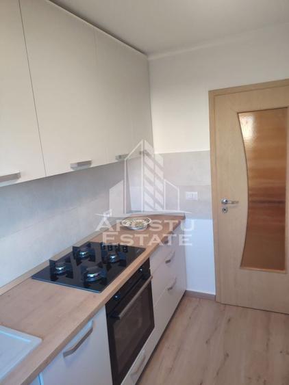 Apartament cu 3 camere decomandat, mobilat în P-ța Unirii