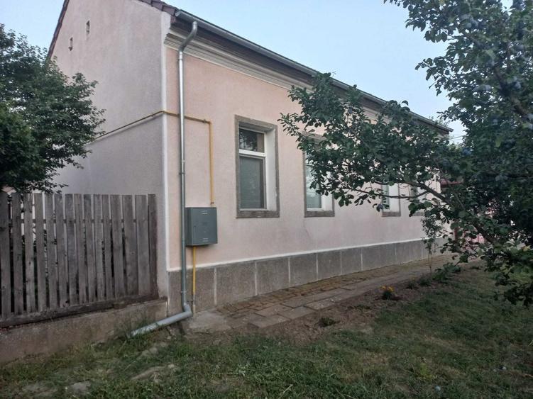 Casă cu 4 camere în Sânmartin