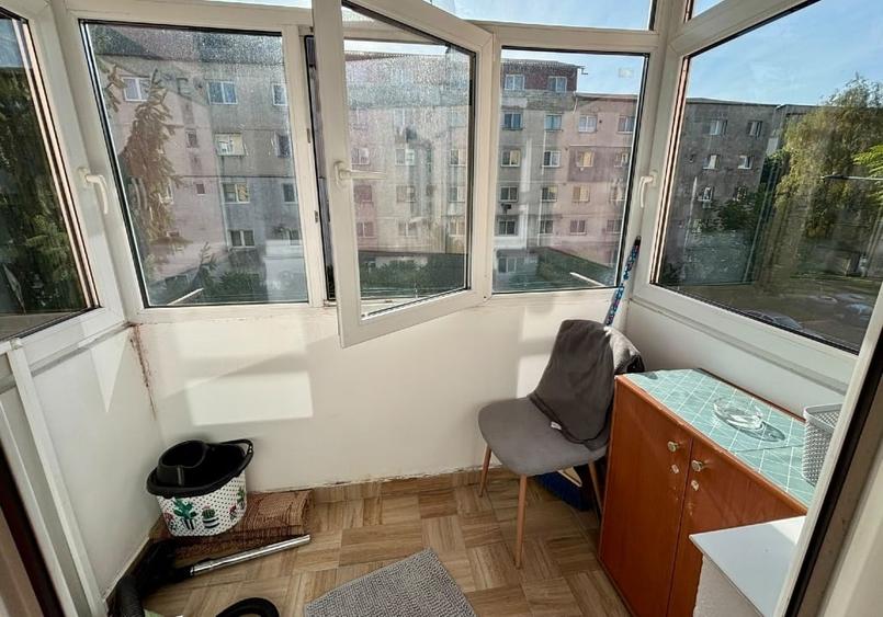 Apartament cu 2 camere semidecomandat, mobilat în Decebal