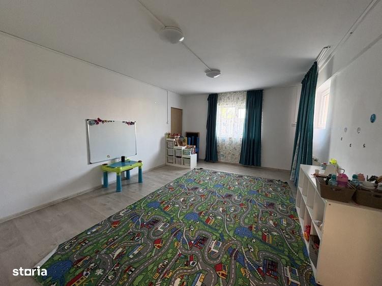 Spațiu comercial, de 300 mp, în Cug