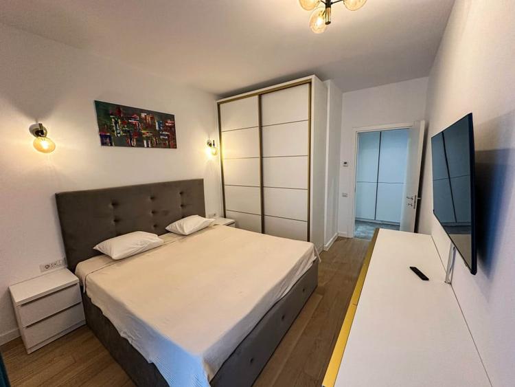 Apartament cu 2 camere semidecomandat, mobilat în Timpuri Noi