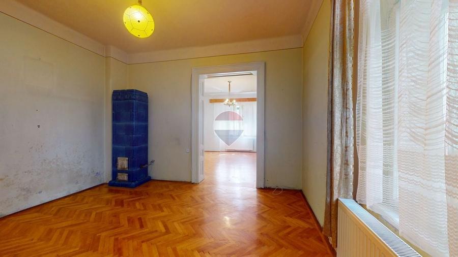 Apartament cu 3 camere semidecomandat în Centrul Istoric