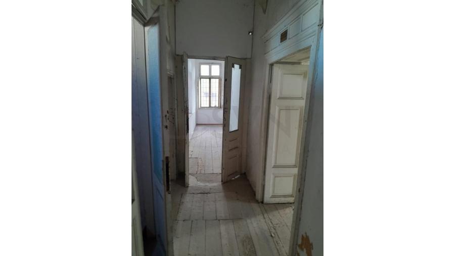 Casă individuală cu 17 camere cu Teren 566 Mp în P-ța Unirii