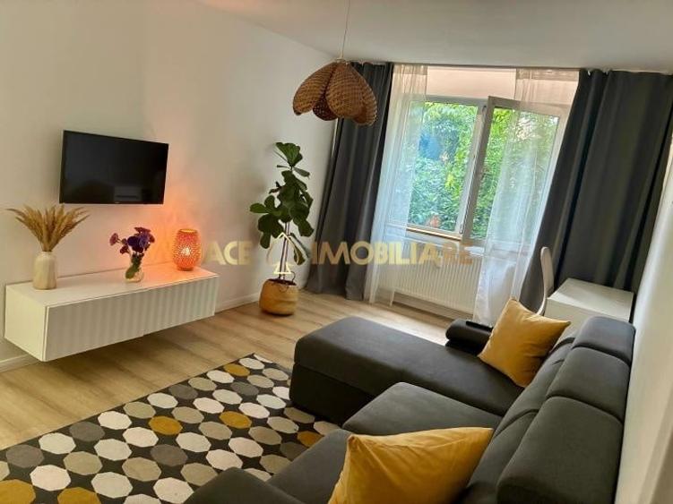 Apartament cu 3 camere decomandat, mobilat în Crângași