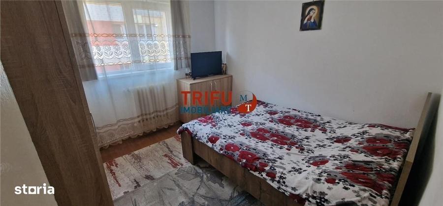 Apartament cu 3 camere semidecomandat în Cetate