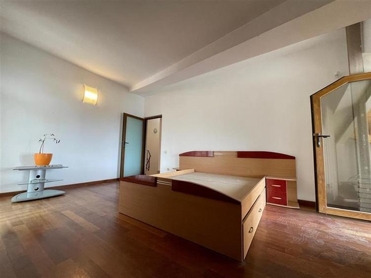 Casă individuală cu 5 camere cu Canalizare în Ultracentral