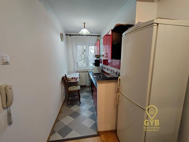 Apartament cu 2 camere semidecomandat, mobilat în Valenta