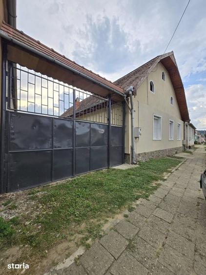 Casă cu 3 camere cu Teren 2466 Mp în Central