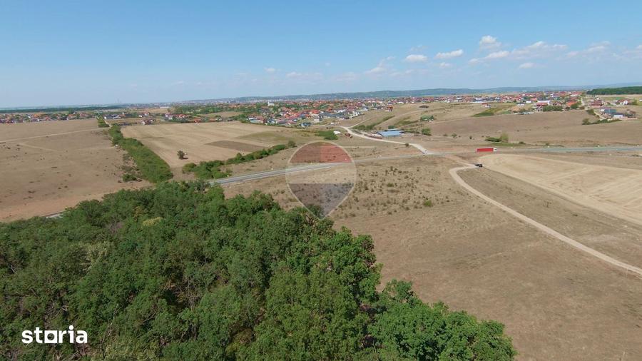 Teren de 4130 mp, în Sânmartin