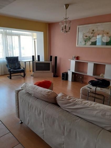 Apartament cu 3 camere decomandat, mobilat în Arcul de Triumf