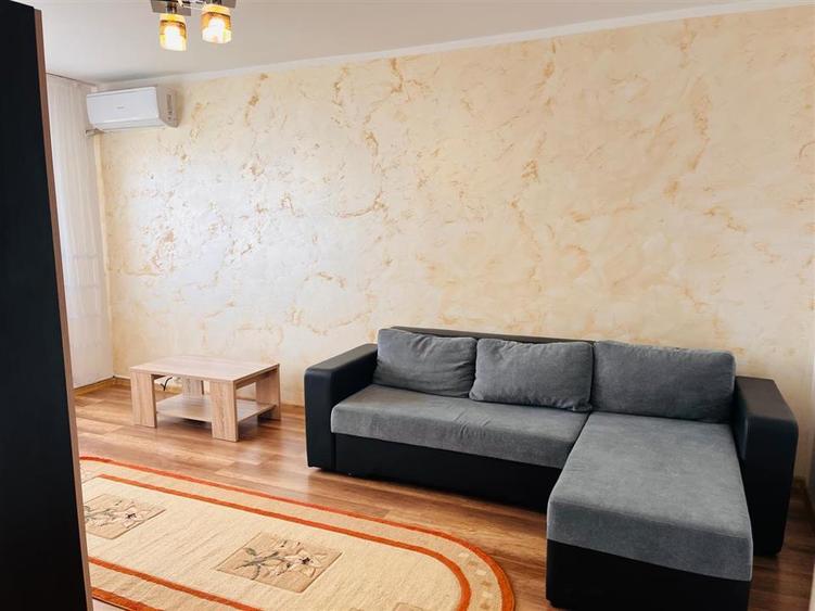 Apartament cu 3 camere decomandat, mobilat în Central