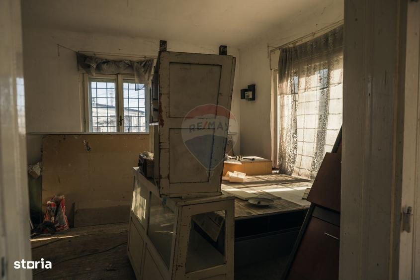 Casă cu 4 camere cu Teren 946 Mp în Central