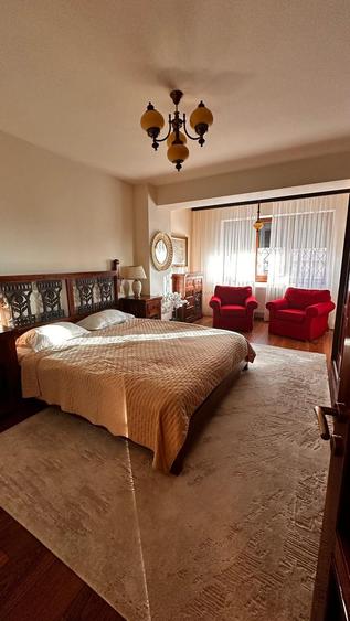 Penthouse cu 3 camere decomandat, mobilat în Mamaia