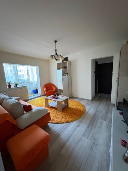 Apartament cu 3 camere semidecomandat în Micălaca