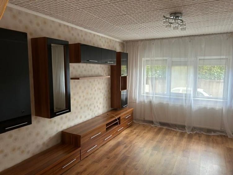 Apartament cu 2 camere semidecomandat, mobilat în Micălaca