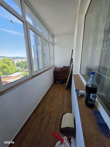 Apartament cu 3 camere decomandat în Cornișa
