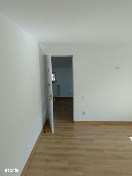 Casă cu 4 camere cu Teren 150 Mp în Vitan
