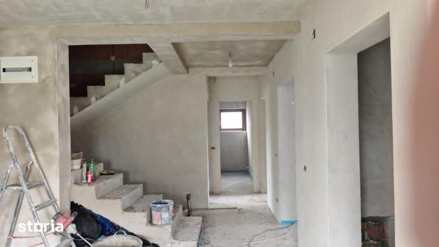 Casă cu 4 camere decomandat cu Teren 170 Mp în Livada