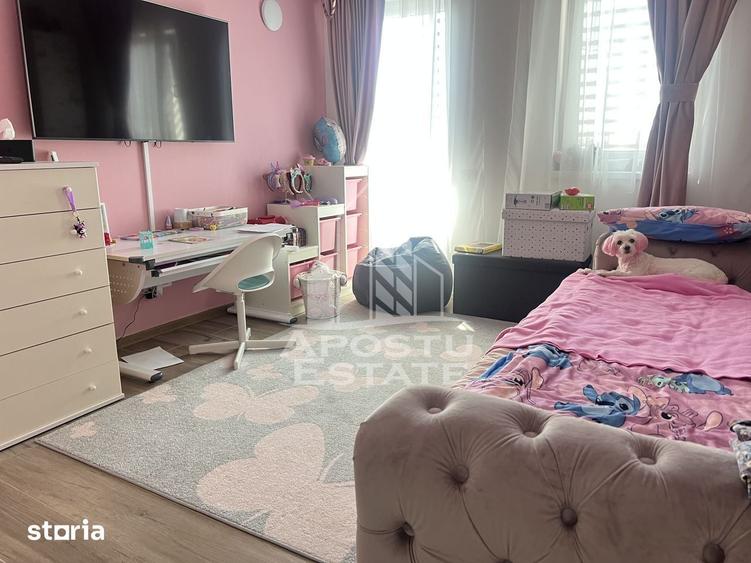 Apartament cu 3 camere semidecomandat în Ghiroda