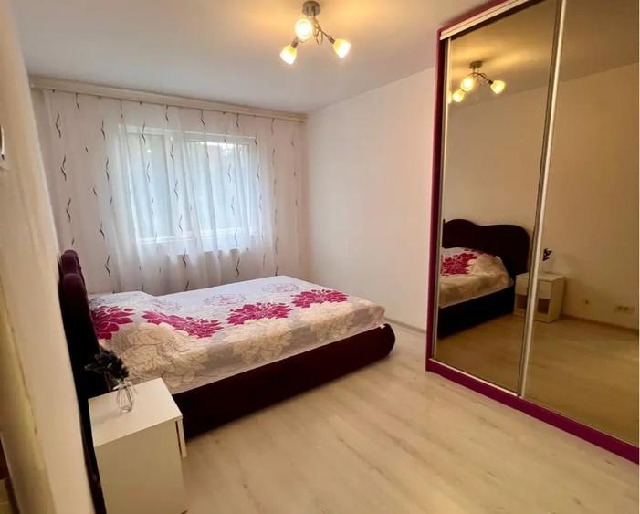 Apartament cu 3 camere semidecomandat în Astra