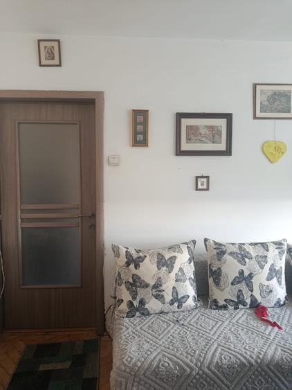 Apartament cu 3 camere semidecomandat în Titulescu