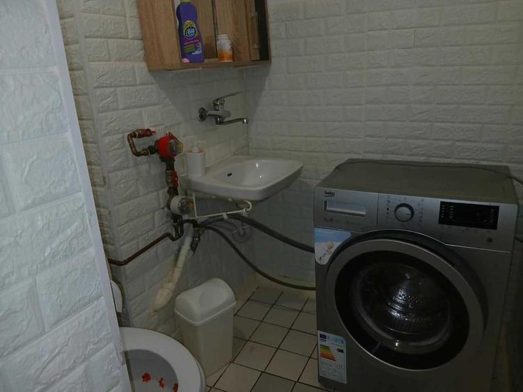 Apartament cu 3 camere semidecomandat în Fizicienilor