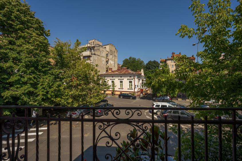 Apartament cu 3 camere semidecomandat în Pache Protopopescu
