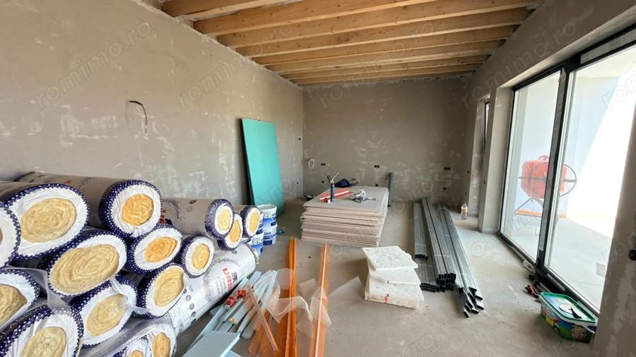 Casă cu 4 camere cu Teren 300 Mp în Broscărie