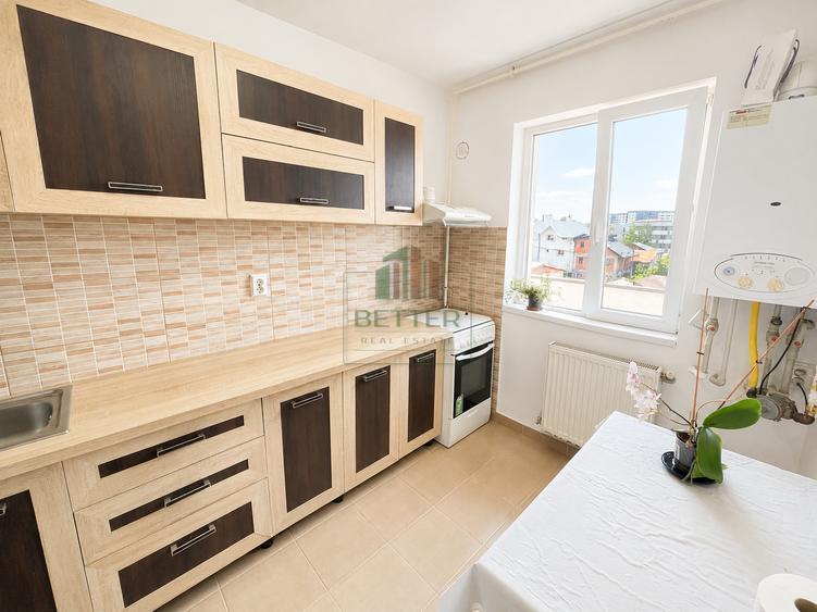 Apartament 3 camere de vânzare, Sector 4, 800 m metrou și balcon generos - 3
