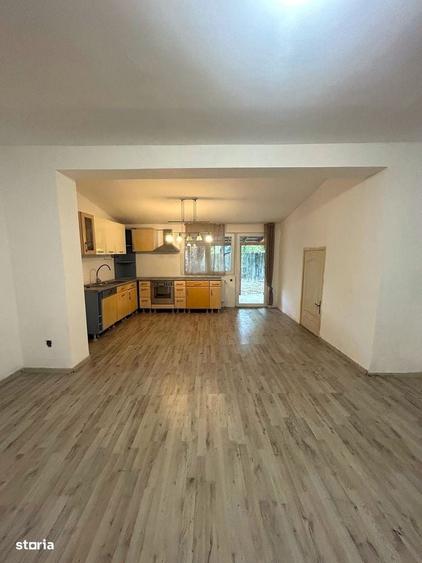 Casă cu 3 camere în Stupini