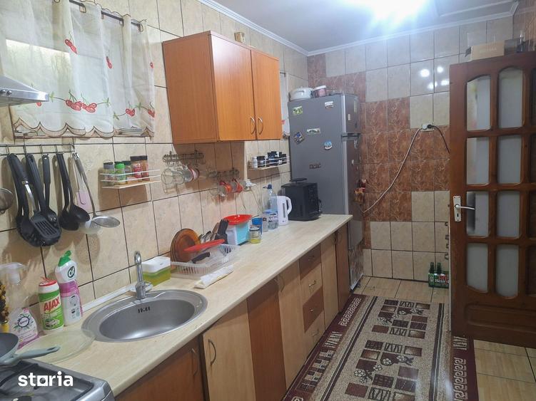 Casă cu 5 camere cu Teren 211 Mp în Brătianu