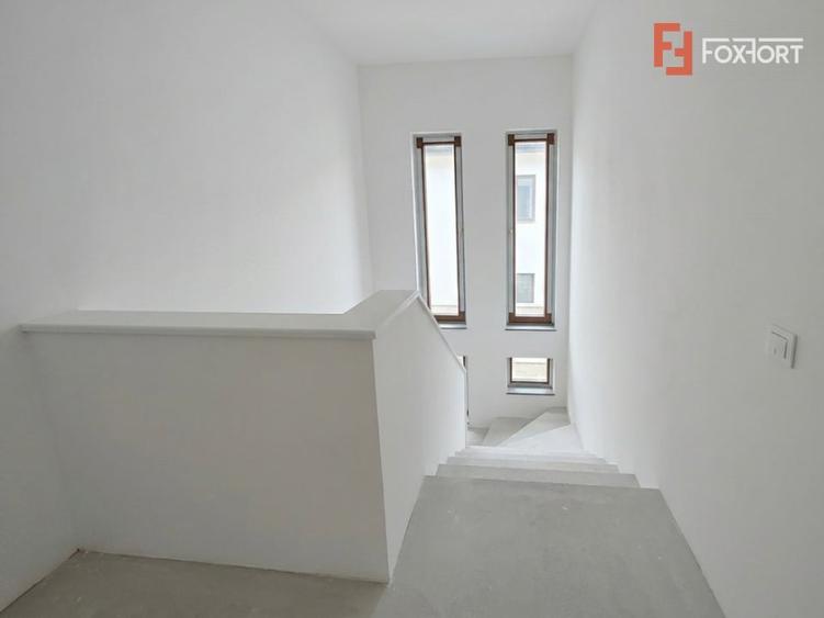 Duplex cu 4 camere semidecomandat cu Canalizare în Giroc