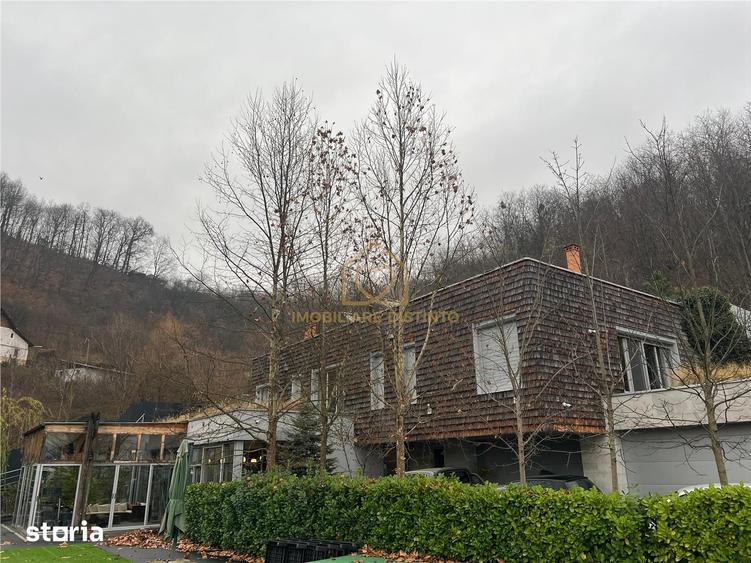 Casă cu 4 camere cu Teren 2530 Mp în Central