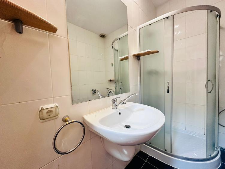 Duplex cu 6 camere cu Canalizare în Central