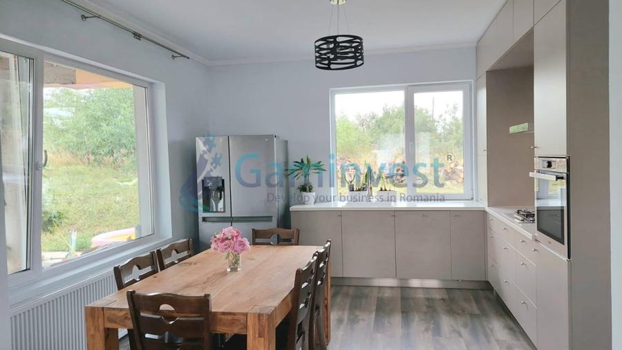 Casă individuală cu 4 camere cu Teren 2846 Mp în Sărand