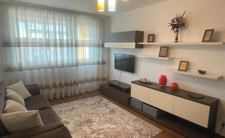 Apartament cu 3 camere decomandat în Olteniței