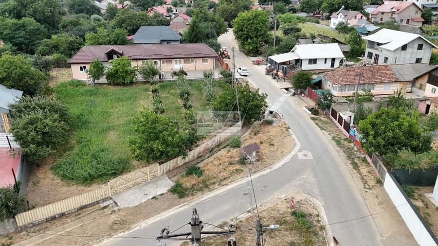 Casă individuală cu 3 camere cu Canalizare în Păunești