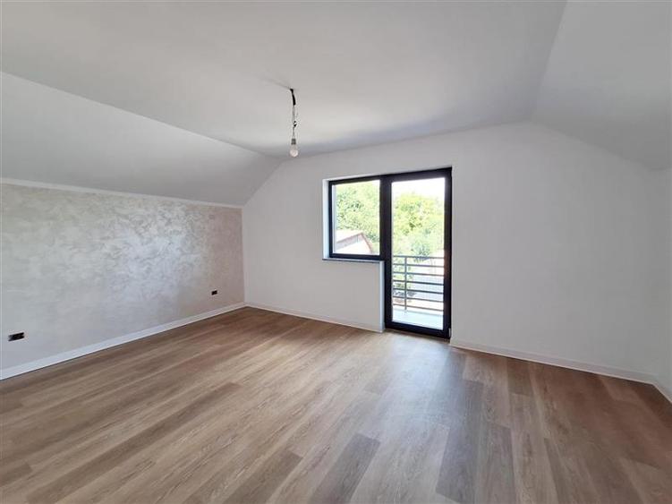 Casă cu 4 camere cu Teren 430 Mp în 9 Mai