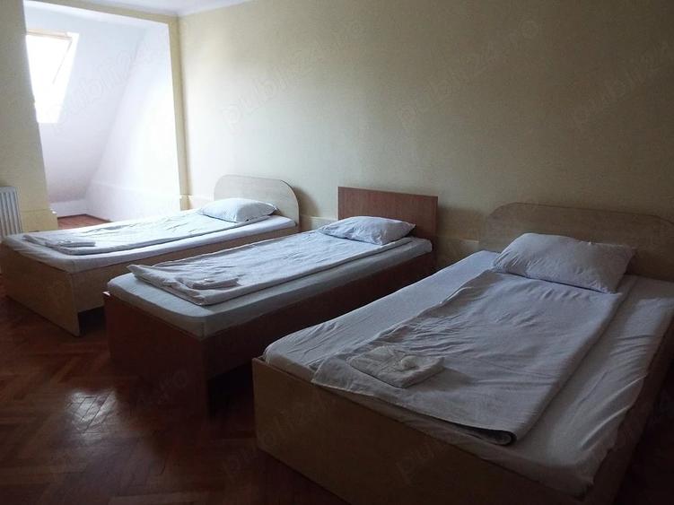 Casă cu 8 camere cu Teren 500 Mp în Iosia