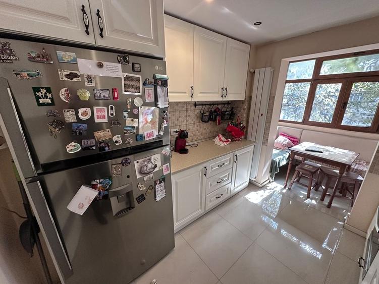 Apartament cu 3 camere decomandat în Baba Novac