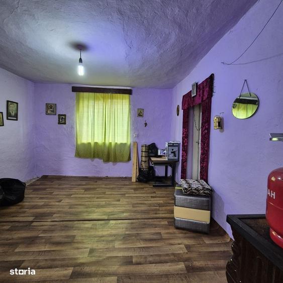 Casă cu 4 camere în Fiscut