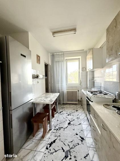 Apartament cu 3 camere semidecomandat în Hipodrom