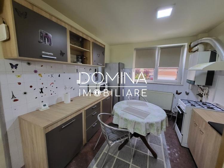 Apartament cu 3 camere semidecomandat, mobilat în 1 Mai