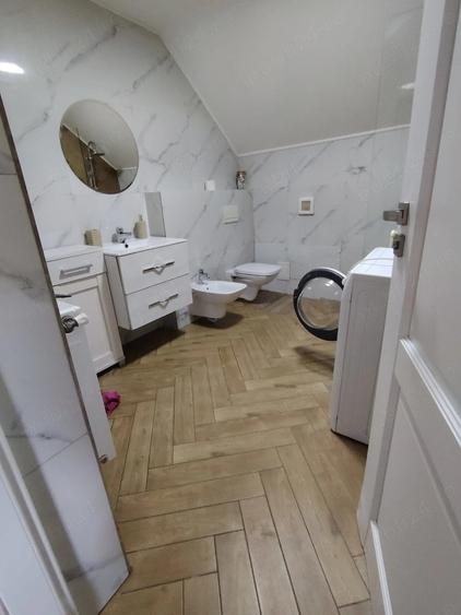 Apartament cu 3 camere semidecomandat în Florești