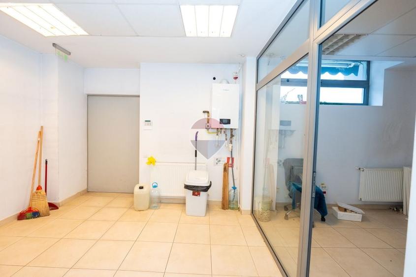 Spațiu comercial, de 193.94999694824 mp, în Central